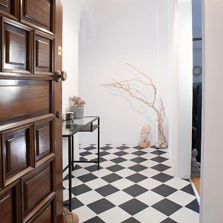 Spacious 82 M2 Two Bedroom Classy Apartment Near City Center Szaloniki Kültér fotó