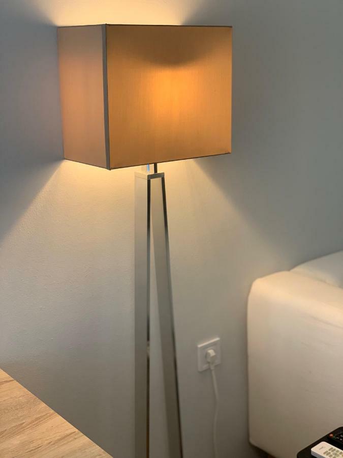 Spacious 82 M2 Two Bedroom Classy Apartment Near City Center Szaloniki Kültér fotó